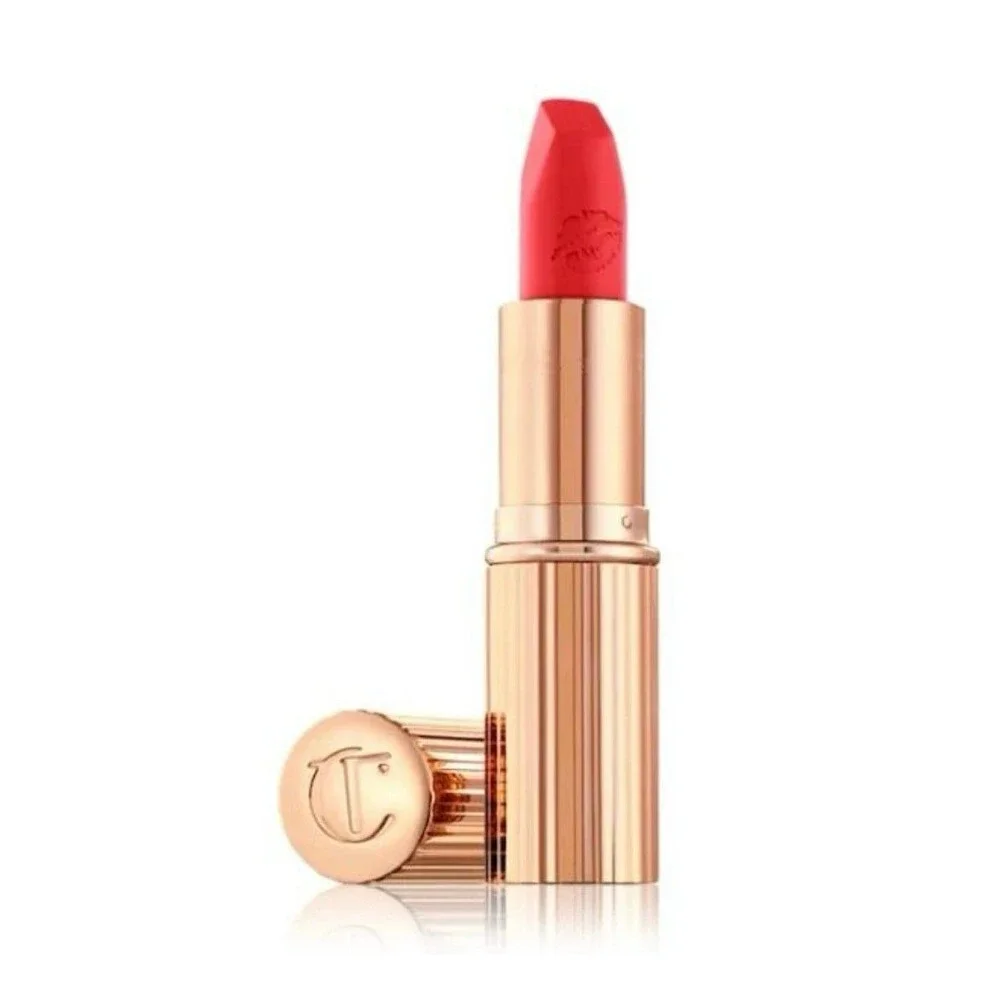 Matte Revolution Hot Lips Lipstick